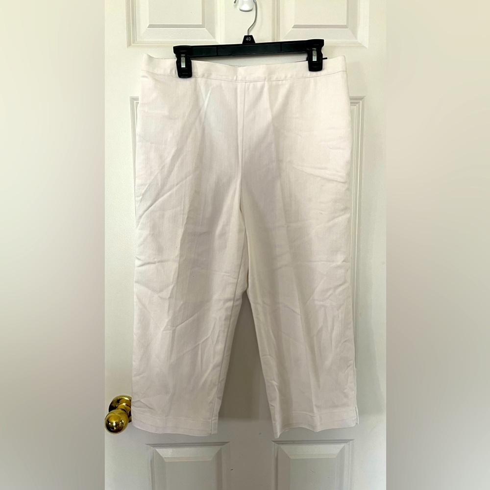 NWT Women’s $48 Alfred Dunner Capri Pants, Sz 12